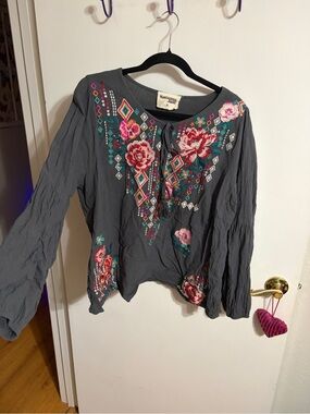💜 2X Savanna Jane Charcoal Floral Embroidered Boho Blouse with Pink and Teal